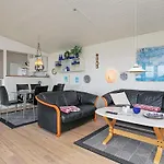 Secluded Retreat With Views - By Traum