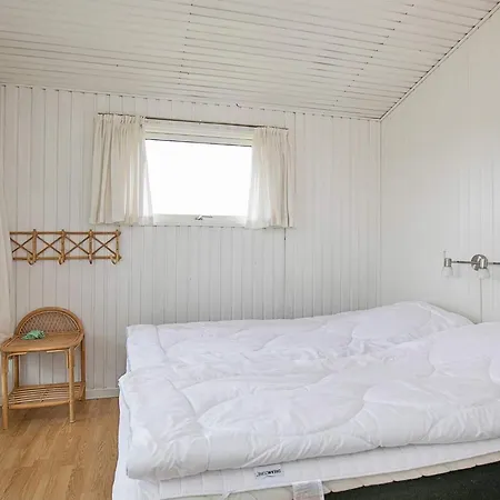 Secluded Retreat With Views - By Traum * 베제르 스트란드