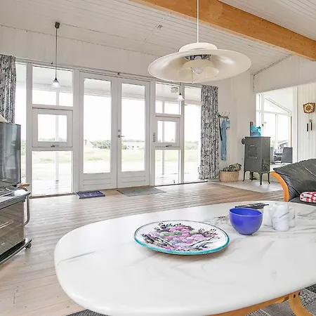 Secluded Retreat With Views - By Traum * 베제르 스트란드