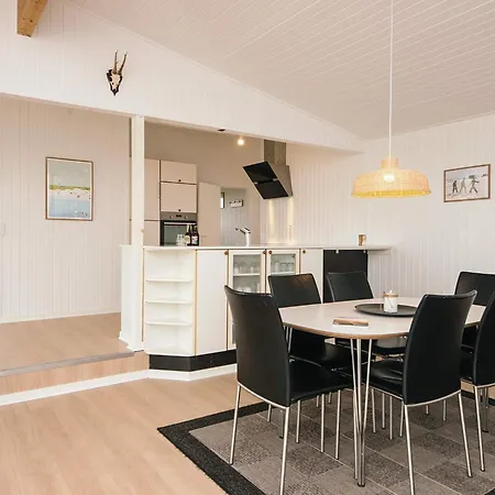 Secluded Retreat With Views - By Traum