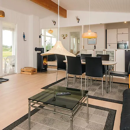 Feriehus Secluded Retreat With Views *