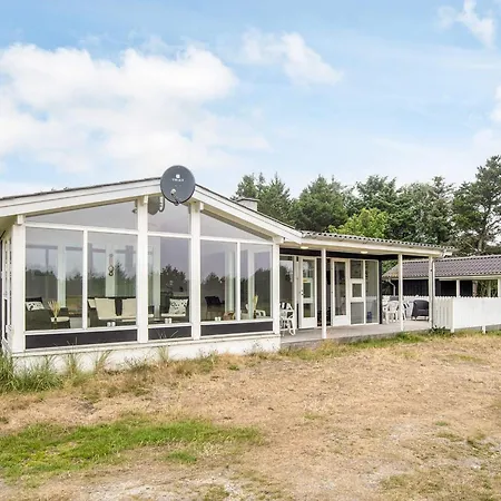 Secluded Retreat With Views *